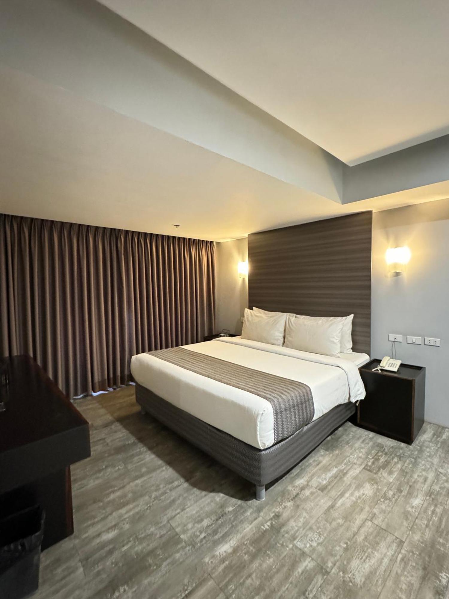 1A Express Hotel Cagayan de Oro Buitenkant foto