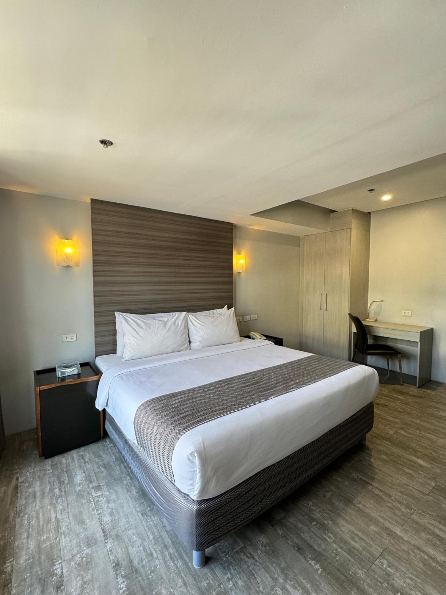 1A Express Hotel Cagayan de Oro Buitenkant foto