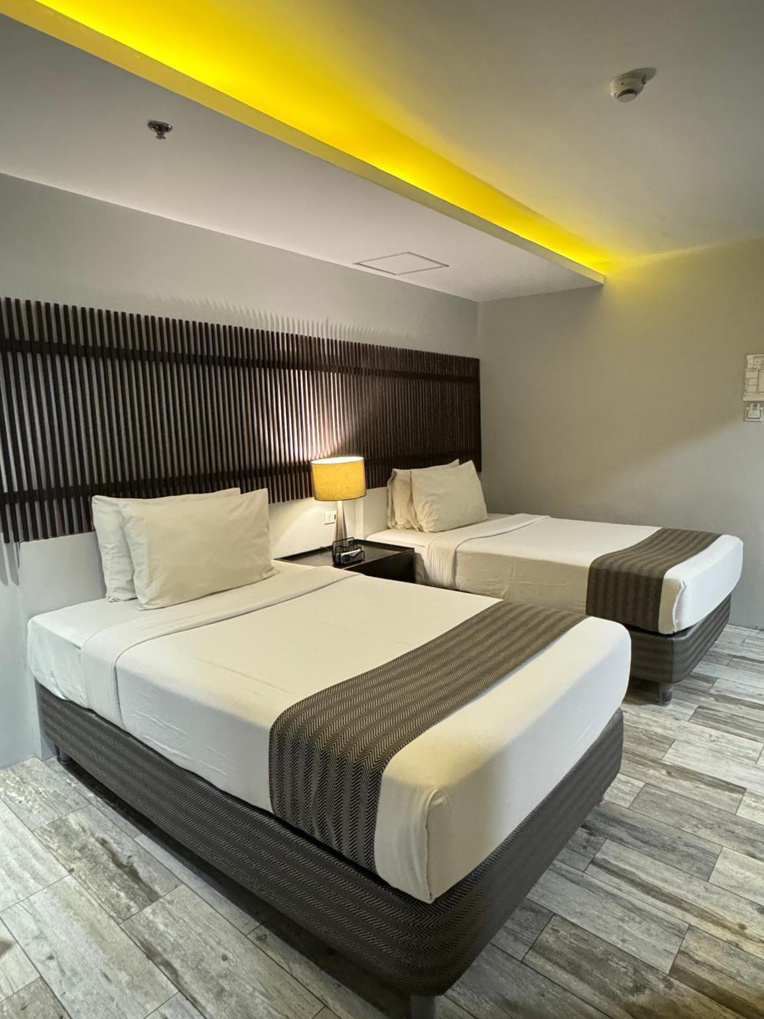 1A Express Hotel Cagayan de Oro Buitenkant foto