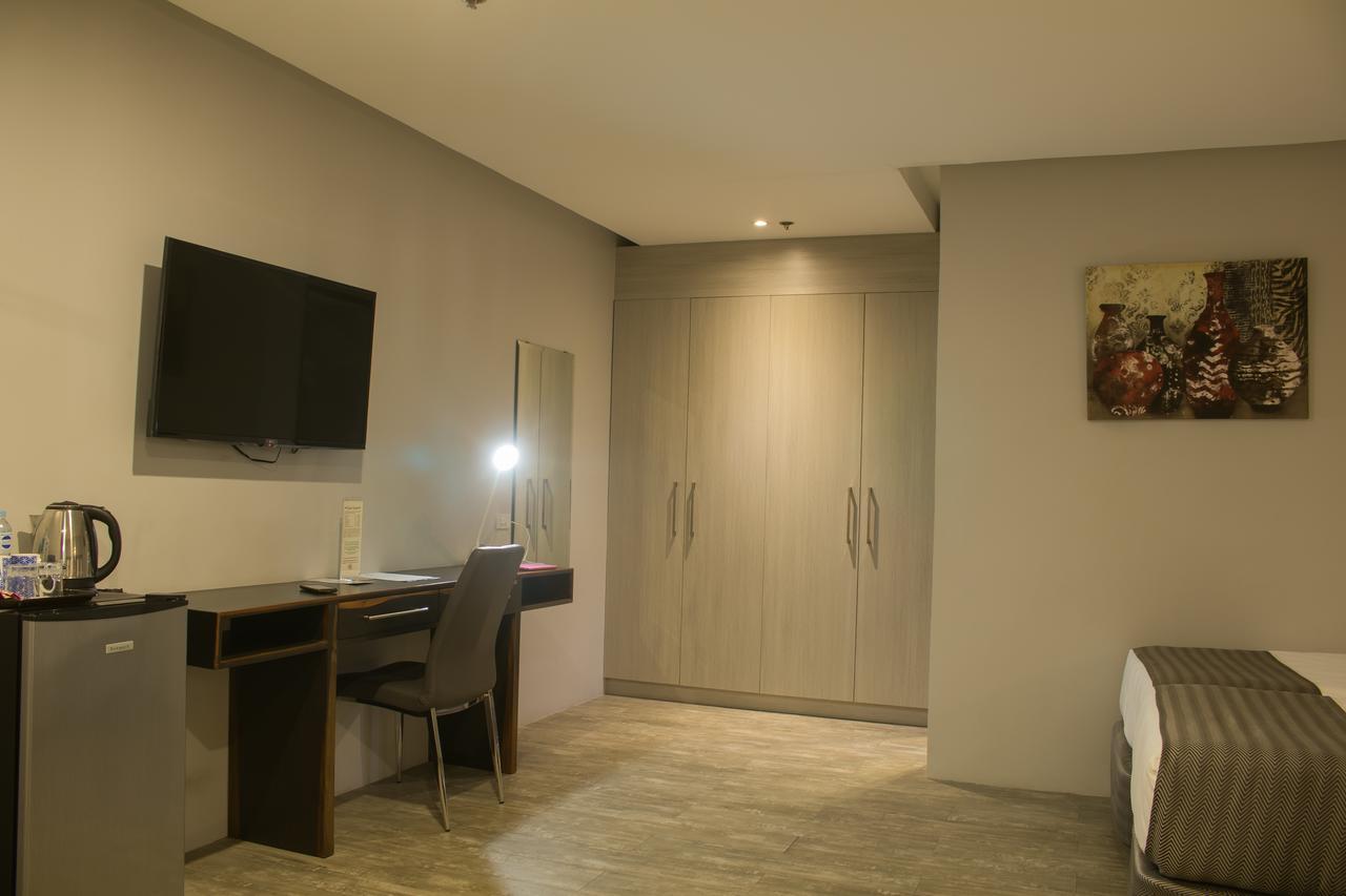 1A Express Hotel Cagayan de Oro Buitenkant foto