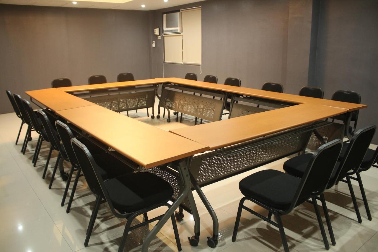 1A Express Hotel Cagayan de Oro Buitenkant foto